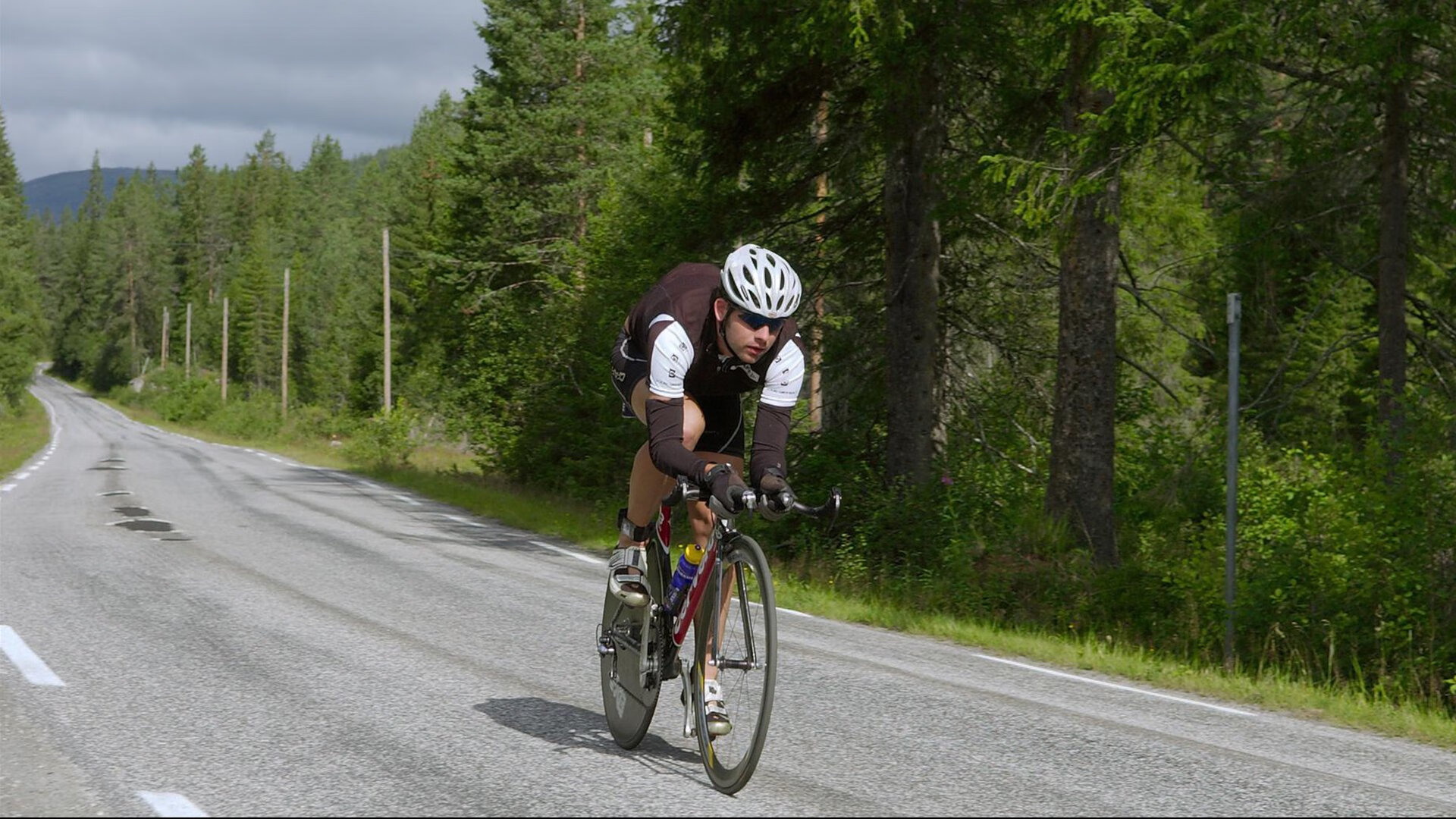 爱游戏体育在线-三线紧逼促成快速得分节奏，三线紧线示意图