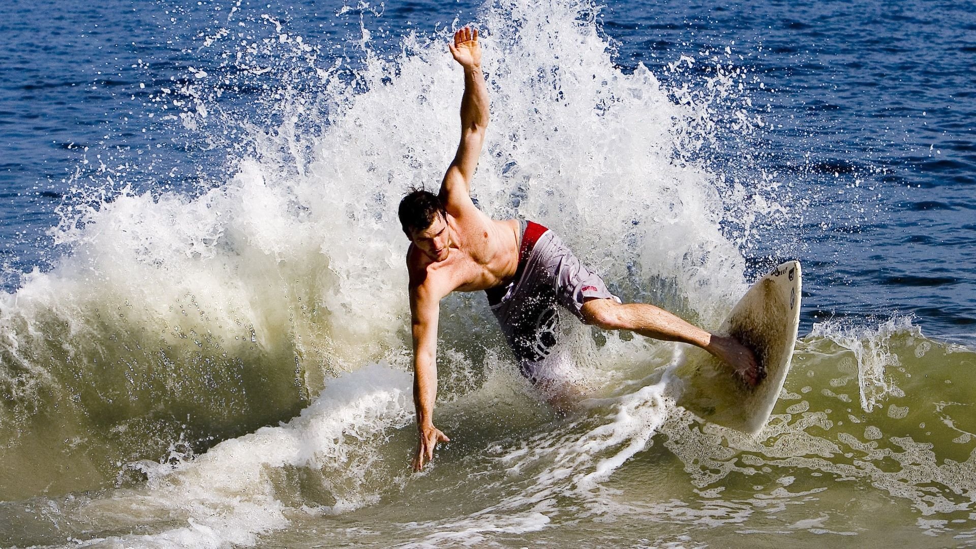 搏击赛事推广结合街头文化拓展观众群,搏击活动主题