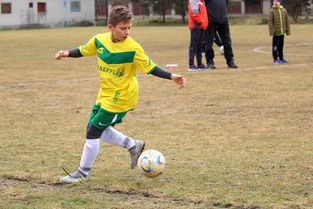 爱游戏体育娱乐-中国足球联赛推动足球文化深入社区，基于文化视角的中国足球发展困境与出路